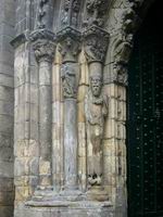 DETALLE DE LAS COLUMNAS ESTATUA. PUERTA NORTE