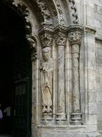 DETALLE DE LAS COLUMNAS ESTATUA. PUERTA NORTE