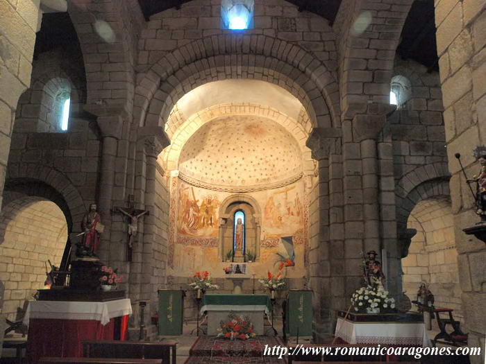 CABECERA AL INTERIOR DEL TEMPLO