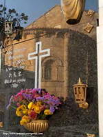 REFLEJO DE LA CABECERA EN L&Aacute;PIDA DEL CEMENTERIO
