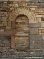 SUPUESTA PUERTA DE HERRADURA EN EL MURO NORTE