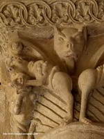 LEONES Y ROSTRO DEMON�ACO, FRENTE AL ANTERIOR
