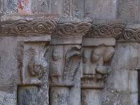CAPITELES DEL LADO OESTE