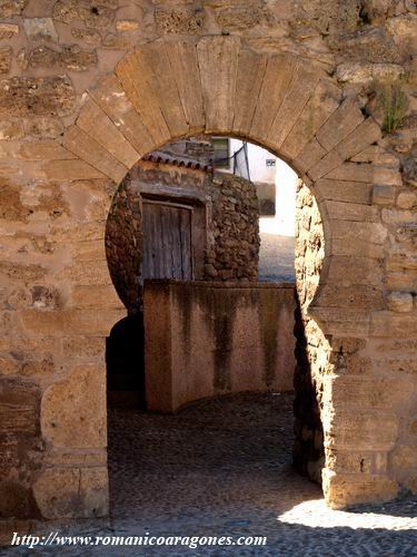 ARCO EMIRAL DESDE EL EXTERIOR