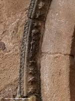 GUARDAPOLVO Y FIGURA FEMENINA