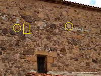 DETALLE DE LA LOCALIZACI&Oacute;N DE ESCULTURAS REUTILIZADAS EN MURO SUR