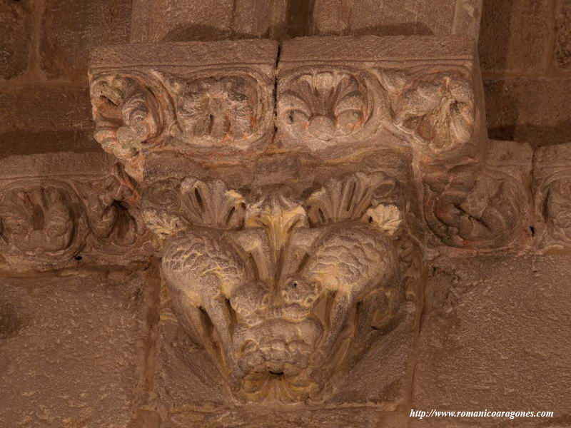 MÉNSULA DE LA BÓVEDA. LOBOS DEVORANDO CARNERO