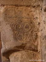 DETALLE DE LA DECORACI&Oacute;N EN UN CAPITEL