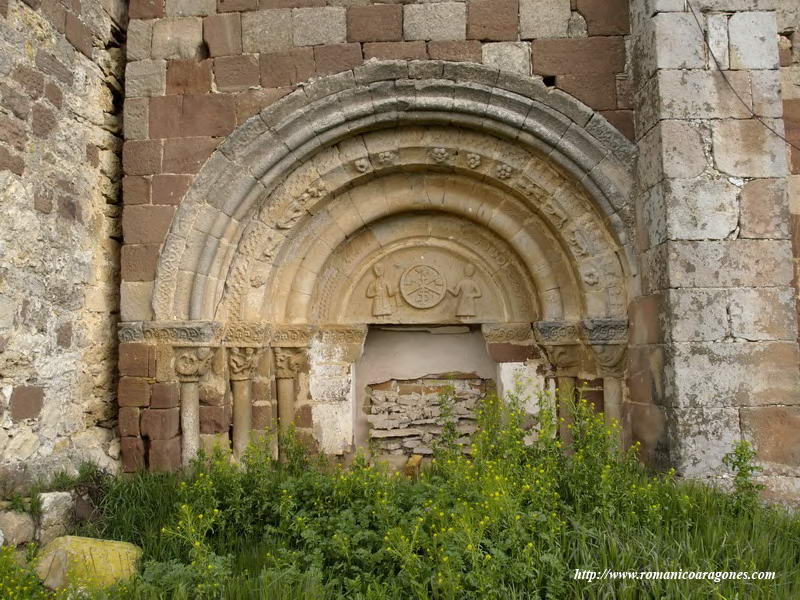PORTADA SUR DEL TEMPLO
