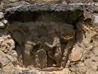 CAPITEL DE FIERAS DEVORANDO CUADR&Uacute;PEDO