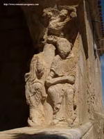 COLUMNA DECORADA AL ESTE