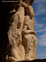 COLUMNA DECORADA AL ESTE