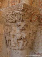 CAPITEL DE PONIENTE EN LA PORTADA. 
