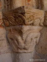 CAPITEL DE LEVANTE EN LA PORTADA. 