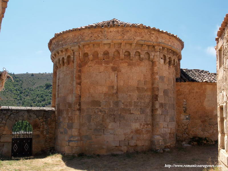 VISTA FRONTAL DEL ÁBSIDE.