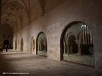 ALA SUR DEL CLAUSTRO. EN PRIMER PLANO RESTO DE LA SALA CAPITULAR