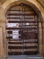 HOJAS DE LA PUERTA CON HERRAJES ORIGINALES