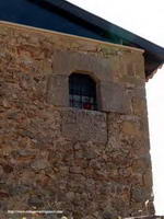 VENTANAL DE LA SACRIST&Iacute;A CON PIEDRA LABRADA REUTILIZADA