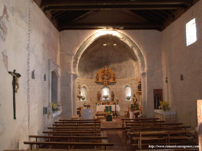 INTERIOR DEL TEMPLO HACIA LA CABECERA