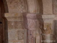 CAPITELES LADO ESTE. L&Aacute;PIDA ROMANA EPIGRAFIADA 