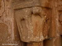 DETALLE DE CAPITEL CON LEONES