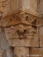 CAPITELES DE LA PORTADA