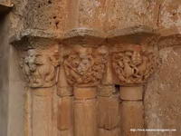 CAPITELES DEL LADO OESTE