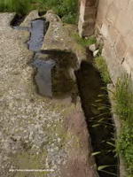 TUMBAS ANTROPOMORFAS LLENAS DE AGUA