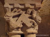 DETALLE DE LA HIDRA. CABALLERO ATRAPADO TRAS ELLA