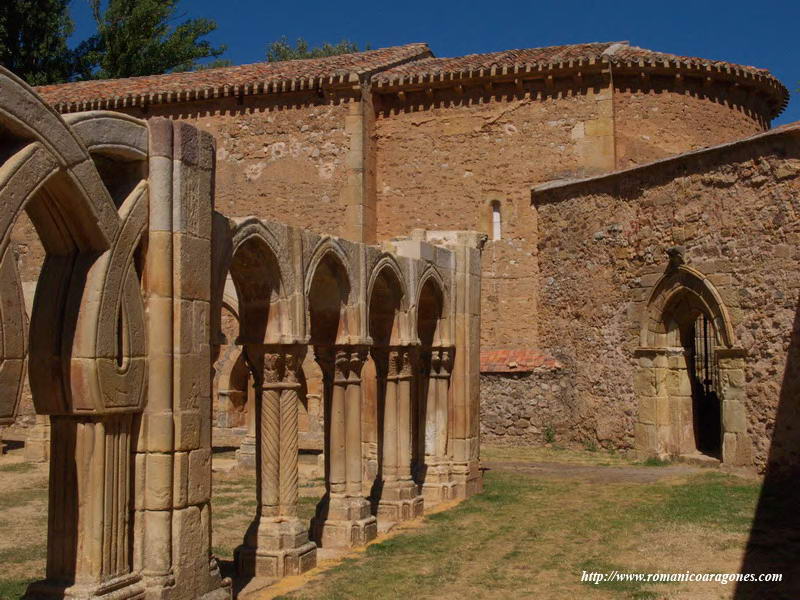 CABECERA DEL TEMPLO DESDE DELANTE DE LA CRUJA ESTE.