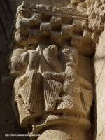 CAPITEL DEL VENTANAL NORTE