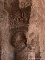 CAPITELES DE LA PORTADA