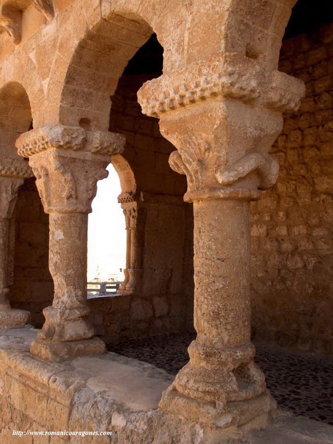 DETALLE DE LA GALERÍA PORTICADA