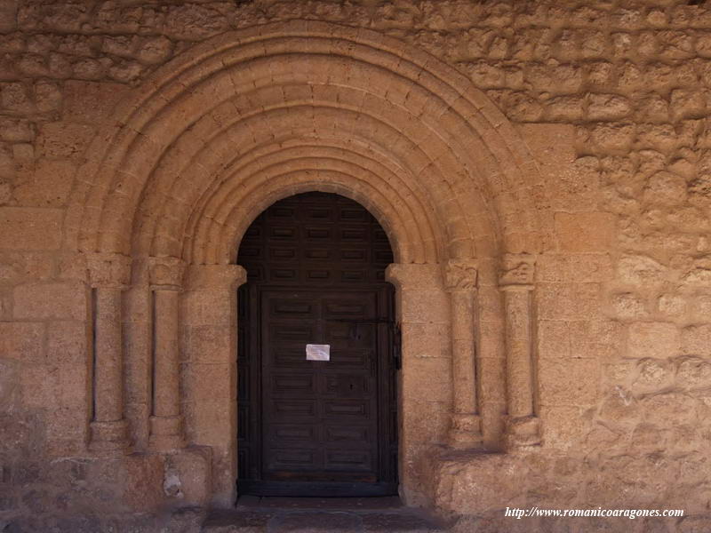 PORTADA DE ACCESO AL TEMPLO