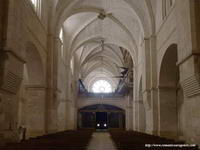 INTERIOR DEL TEMPLO HACIA LOS PIES