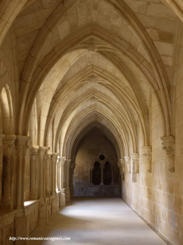 CRUJÍA NORTE DEL CLAUSTRO, ADOSADA AL TEMPLO