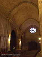 INTERIOR HACIA LOS PIES DEL TEMPLO