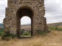 PASO BAJO LA TORRE DESDE EL NORTE