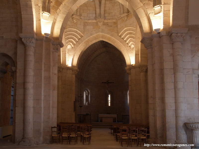 INTERIOR DEL TEMPLO DESDE LA NAVE CENTRAL