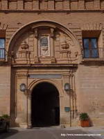 PUERTA DE ENTRADA AL PARADOR