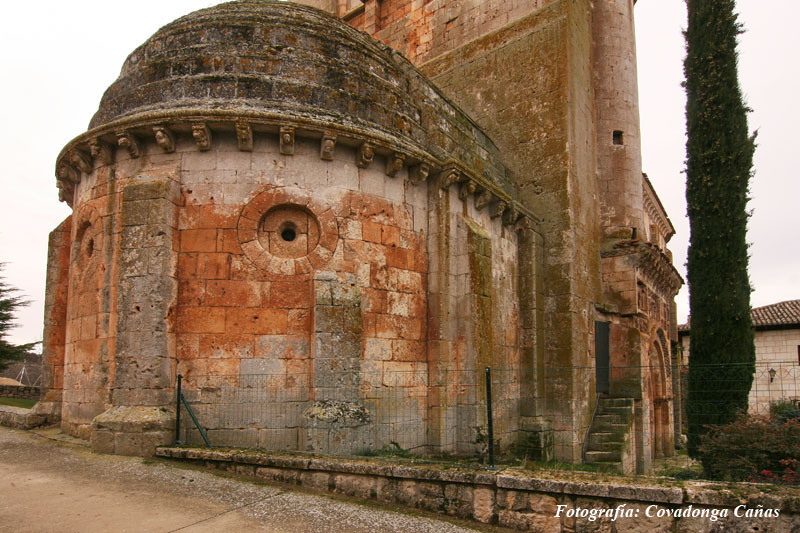 VISTA NORTE DESDE EL EXTERIOR. TORRE Y CABECERA