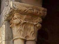 CAPITEL DE MOTIVOS VEGETALES