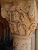 DETALLE DE LEONES Y VOLUTAS