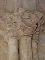 CAPITEL SOBRE LAS COLUMNAS NOROESTE