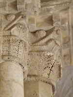 DETALLE DEL CAPITEL SOBRE LAS COLUMNAS NOROESTE