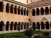 &Aacute;NGULO SURESTE DEL CLAUSTRO