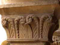 CAPITEL DE CESTA RECTANGULAR, DE APARIENCIA MODERNA