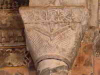 CAPITEL DEL LADO OESTE DEL FORMERO SUR