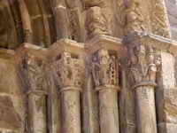 CAPITELES DEL LADO SUR. PORTADA DE PONIENTE
