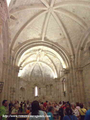 INTERIOR DEL TEMPLO HACIA LA CABECERA